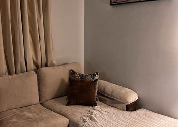 استديو بسرير ماستر وجلسة جانبية