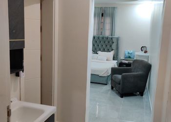 استديو بأثاث مريح وبسيط