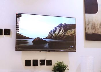 استديو بأثاث مريح وبسيط 