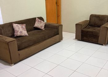 شقة بغرفتين نوم وأثاث مريح