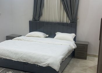 شقة بغرفة جلوس وغرفتين نوم 