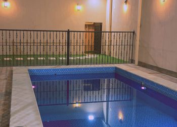 استراحة بمسطح اخضر ومسبح