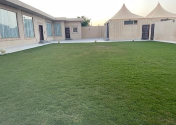 استراحة بمجلس و بجلسة ارضية 