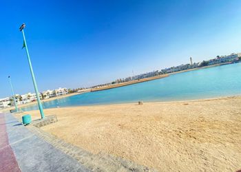 شاليه بصالة مطلة على البحر 