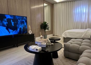 استديو بأثاث مريح وبسيط 