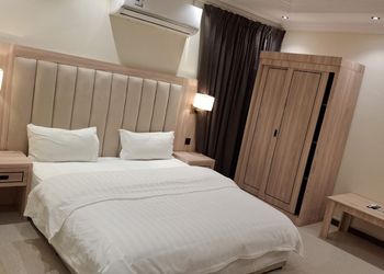 شقة بغرفه نوم وصالة 