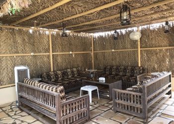 استراحة بمسبح وجلسة خارجية 