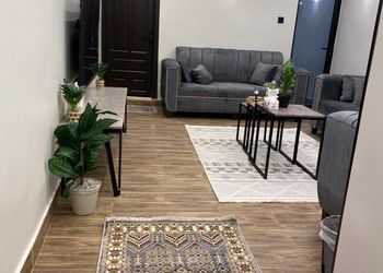 شقة بدخول ذاتي وصالة مريحة 