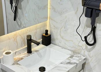 استديو بسرير ماستر وجلسة جانبية