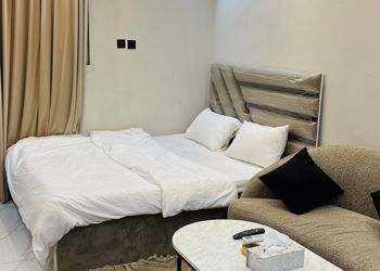 استديو بسرير ماستر وجلسة جانبية 