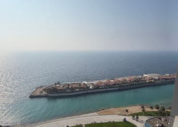 شقة بغرفة معيشة وغرفتين نوم 