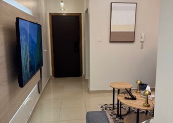 شقة بغرفة معيشة وغرفة نوم 