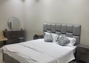 شاليه بمسطح اخضر وجلسة خارجية 