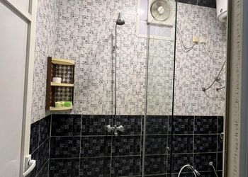 استديو بأثاث مريح وبسيط 