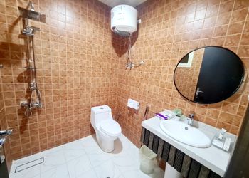 استديو بسرير ماستر وجلسة جانبية