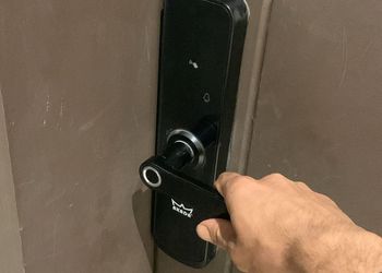 شقة أنيقة بصالة وغرفة نوم