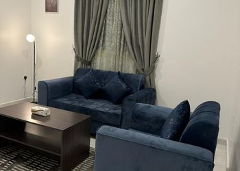 شقة بغرفتين وصاله بتصميم هادئ