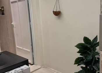 شقة بدخول ذاتي وصالة أنيقة 
