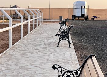 استراحة ببيت شعر واسطبل خيل