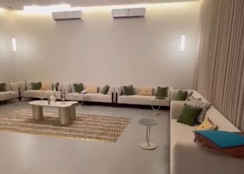 شاليه بتصميم أنيق ومسبح خارجي 