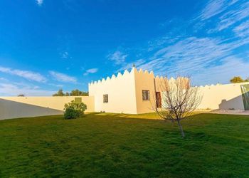 شاليه بمسطحات خضراء وغرفتين نوم 
