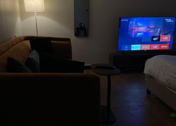 استديو هادئ بسرير ماستر
