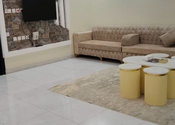 شقة بصالة مريحة وغرفتين نوم 