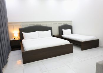 استديو بأثاث مريح وبسيط 