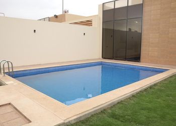 شاليه بركن شواء ومسطح اخضر
