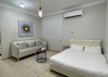 استديو هادئ بدخول ذاتي 
