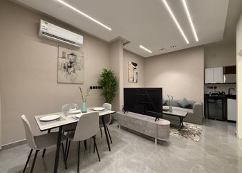 شقة بدخول ذاتي وتصميم أنيق 