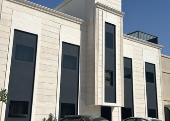 استديو بسرير ماستر وجلسة خارجية 