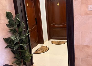 استديو بسرير ماستر وجلسة مريحة 
