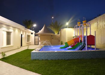 شاليه بألعاب مائية ومسبح 