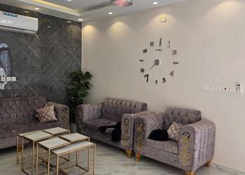 شاليه بمسطح اخضر وجلسة خارجية
