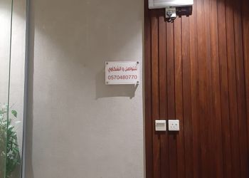 استديو بأثاث مريح وبسيط 