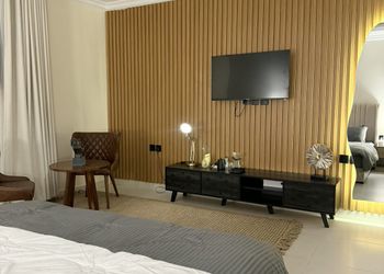 استديو بسرير ماستر وأثاث مريح 