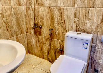 شقة بغرفة معيشة وغرفة نوم 