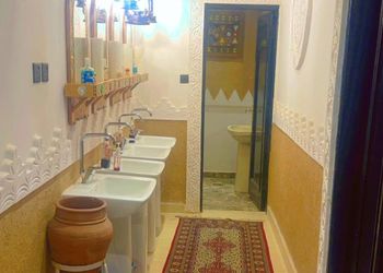 مزرعة بمناظر خلابة وجلسة خارجية 