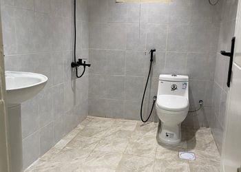 شقة بصالة أنيقة ودخول ذاتي 