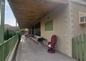 مزرعة باطلالة على الجبل