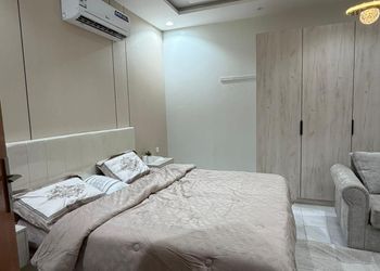 استديو بسرير ماستر وجلسة جانبية