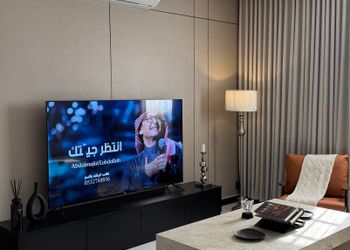 شقة بغرفة معيشة وغرفة نوم 