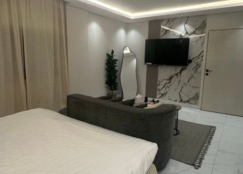 استديو بسرير ماستر وجلسة 