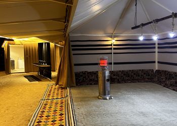 مخيم بجلسة خارجية وأجواء ممتعة
