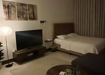 استديو هادئ بسرير ماستر