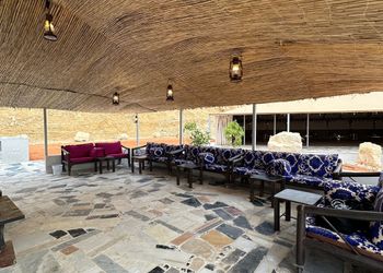 مخيم بجلسة وبإطلالة على الجبل 