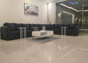 شاليه بصالة مطلة على المسبح 