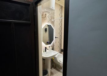 استديو بسرير ماستر وأثاث مريح 