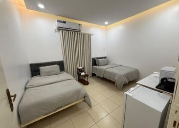 استديو بأثاث مريح وبسيط 
